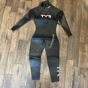 TYR Hurricane Wetsuit Mens Small Black Triathlon Swimsuit Long Sleeve Adult Surf